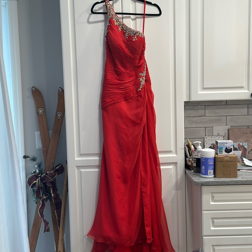 Elegant Red One-Shoulder Floor Length Gown